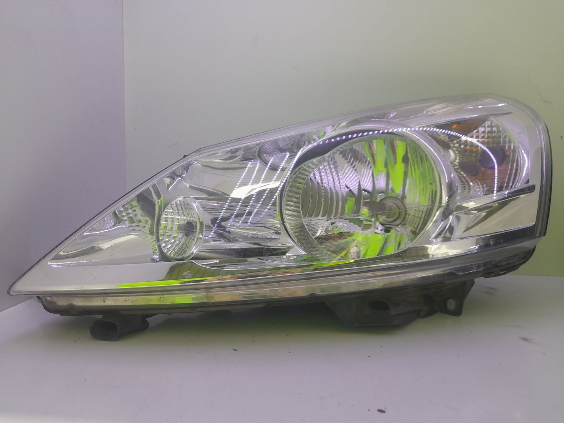 Faro izquierdo l1h1 furgón active