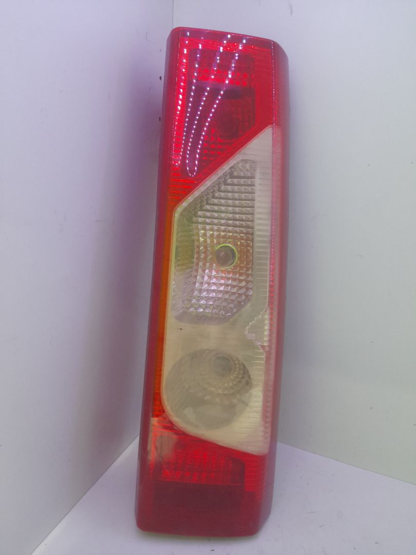 Piloto trasero derecho l1h1 furgón active