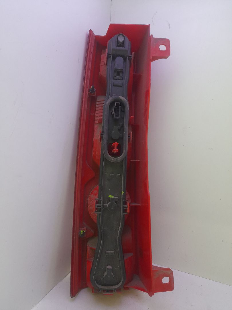 Piloto trasero derecho l1h1 furgón active