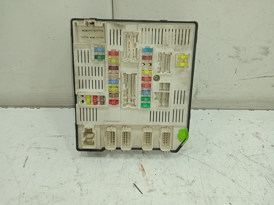 Caja reles / fusibles renault megane iii berlina 5p bose edition