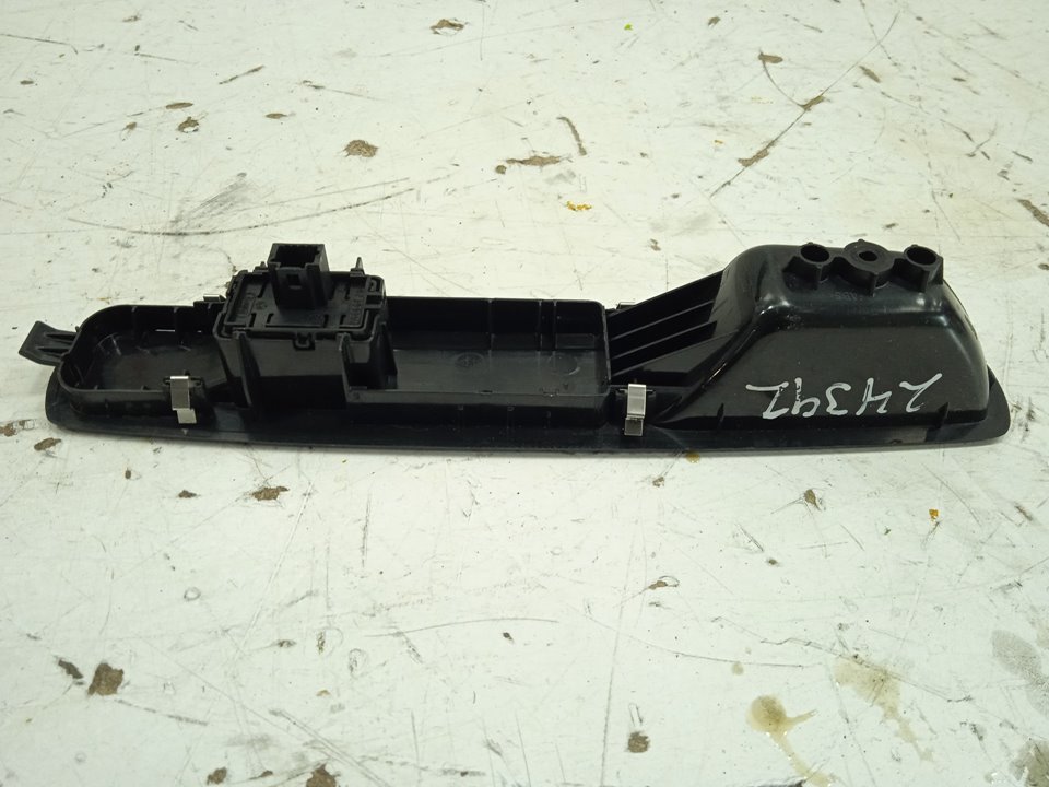 Mando elevalunas delantero derecho renault megane iii berlina 5p bose edition