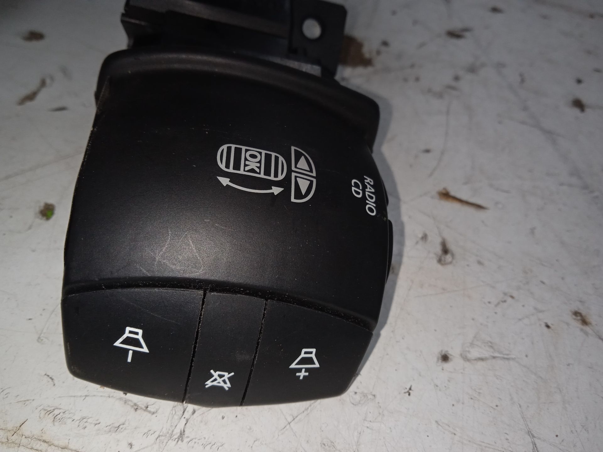 Mando multifuncion renault megane iii berlina 5p bose edition