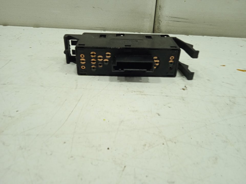 Mando elevalunas delantero derecho nissan micra (k12e) acenta