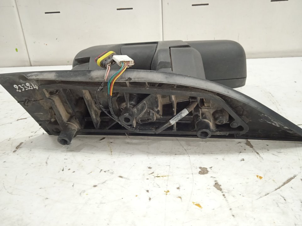 Retrovisor derecho iveco  no identificado