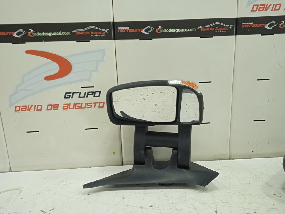 Retrovisor derecho   no identificado