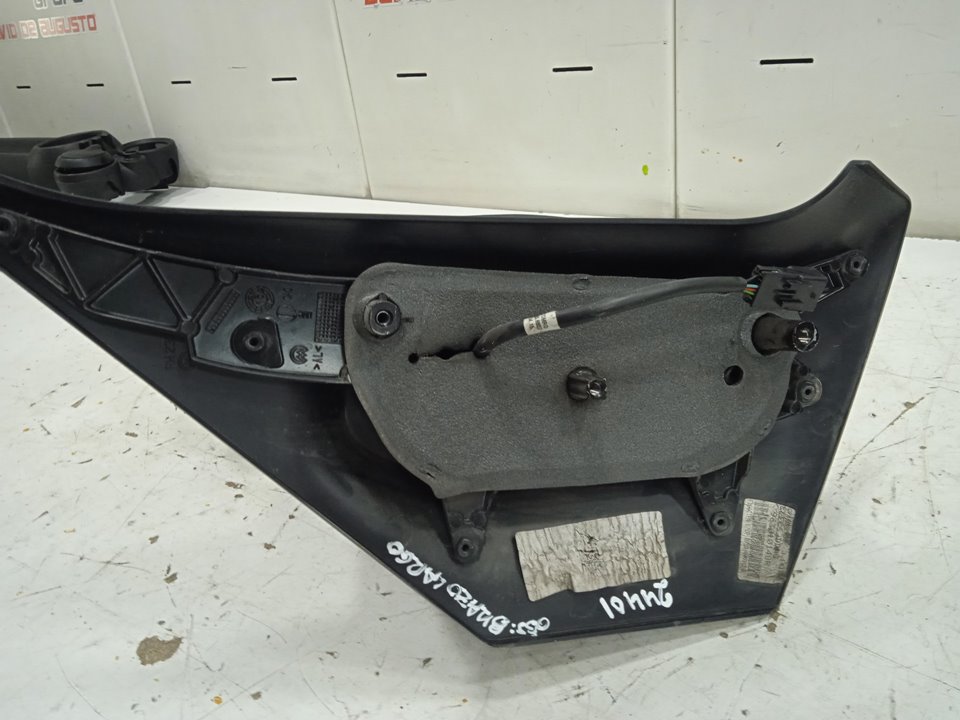 Retrovisor derecho   no identificado