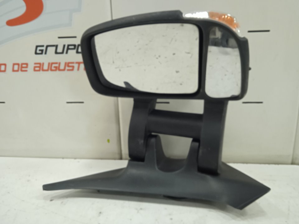 Retrovisor derecho   no identificado