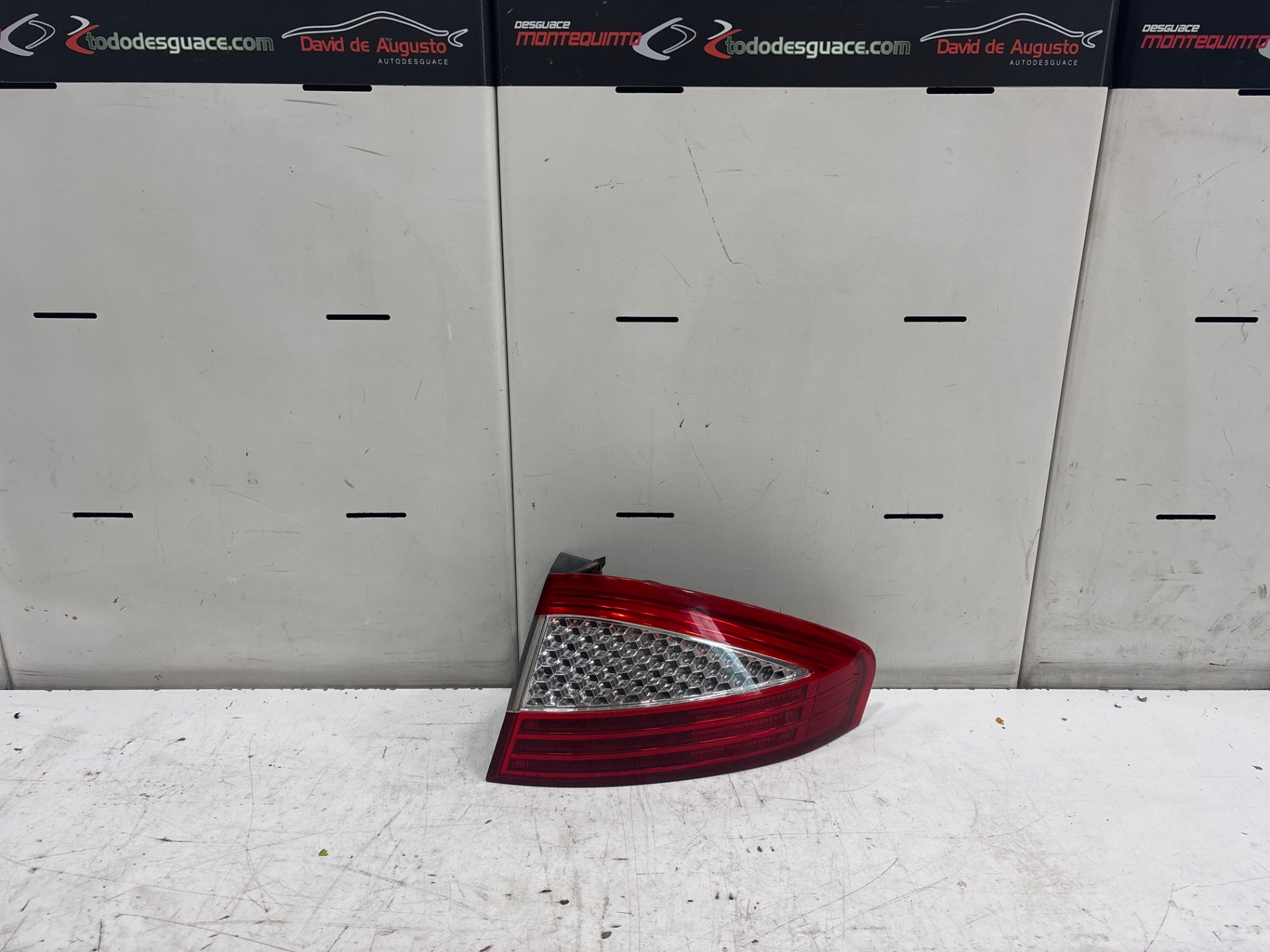 Piloto trasero derecho ford mondeo berlina (ca2) ghia