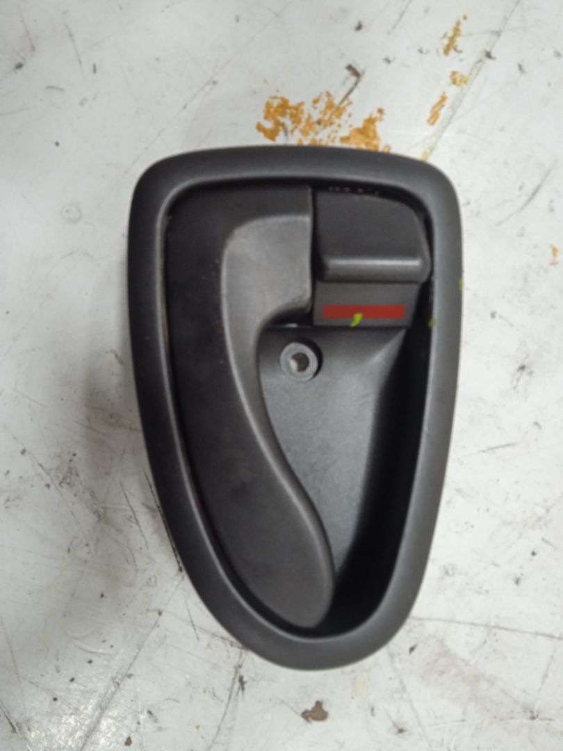 Maneta interior delantera izquierda hyundai accent (lc) gl 4p