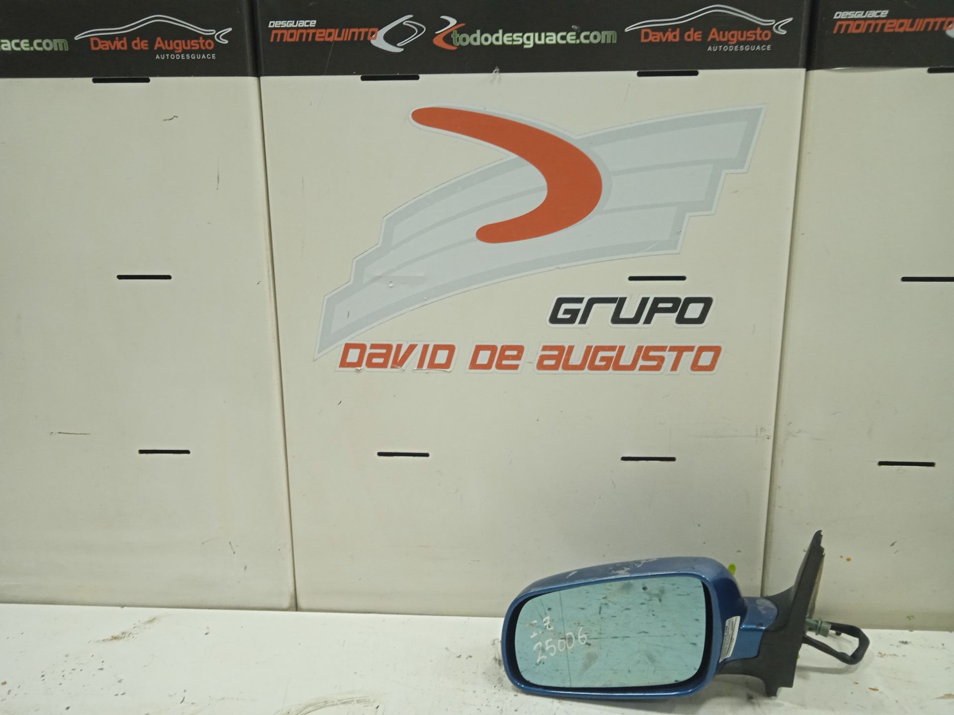 Retrovisor izquierdo básico