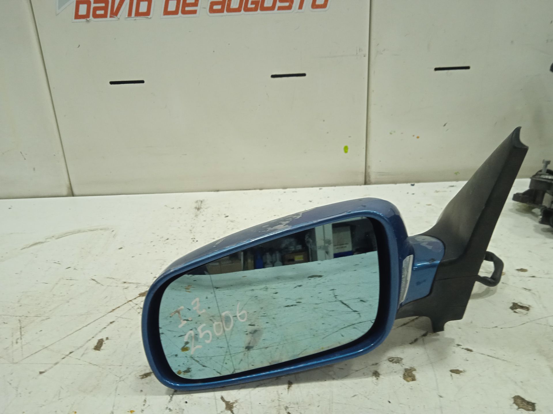 Retrovisor izquierdo básico