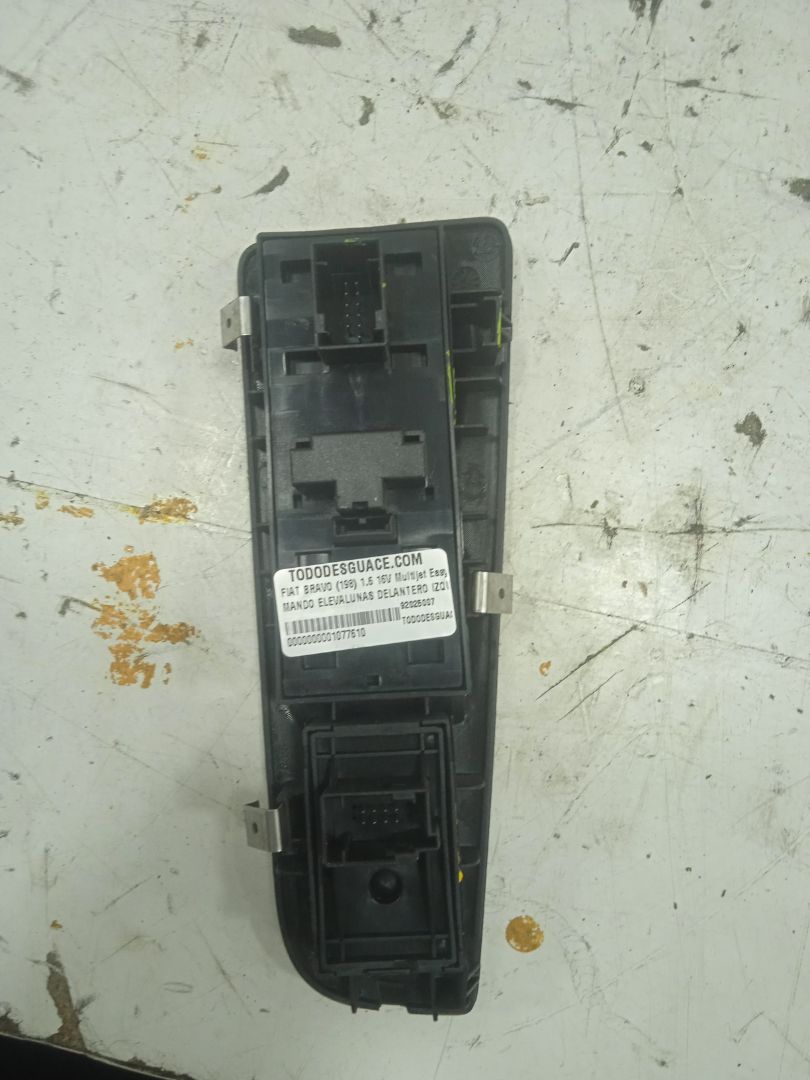 Mando elevalunas delantero izquierdo fiat ii bravo (198) 1.6 16v multijet easy (77kw)