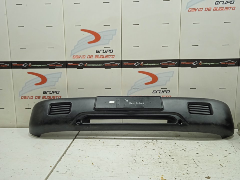 Paragolpes delantero nissan  no identificado