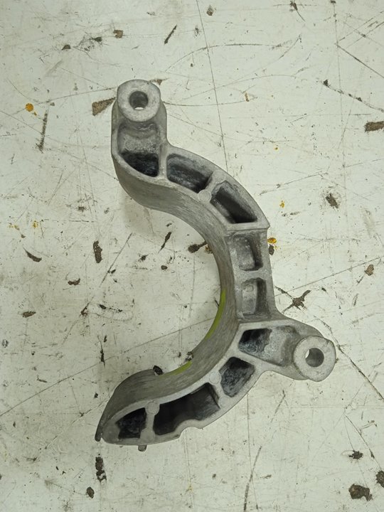 Soporte alternador citroen c4 berlina 
