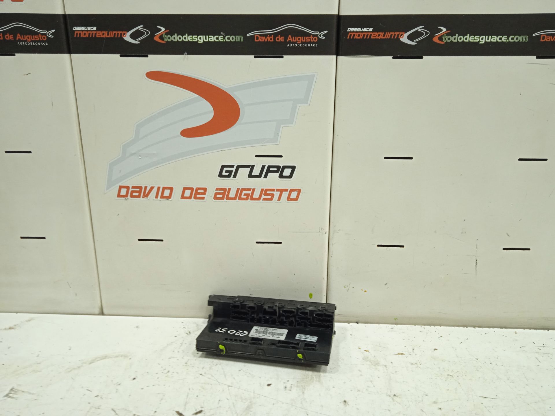 Caja reles / fusibles mercedes-benz clase c (bm 203) berlina 270 cdi (203.016)