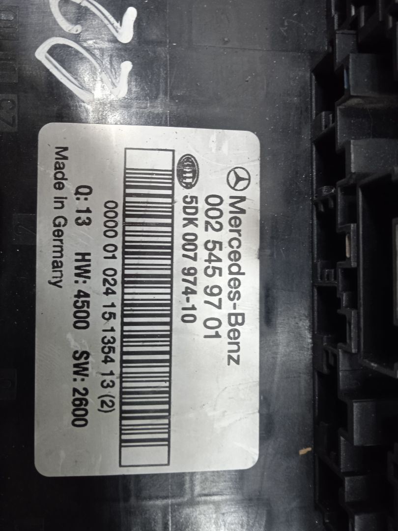 Caja reles / fusibles mercedes-benz clase c (bm 203) berlina 270 cdi (203.016)