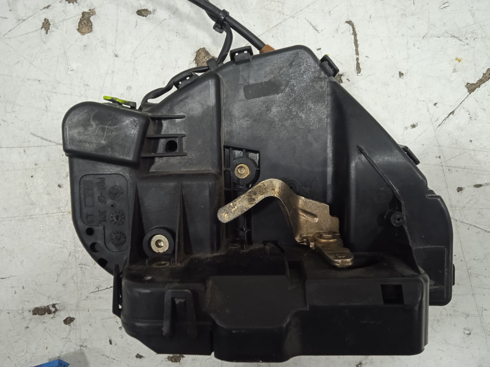 Cerradura puerta trasera izquierda mercedes-benz clase c (bm 203) berlina 270 cdi (203.016)