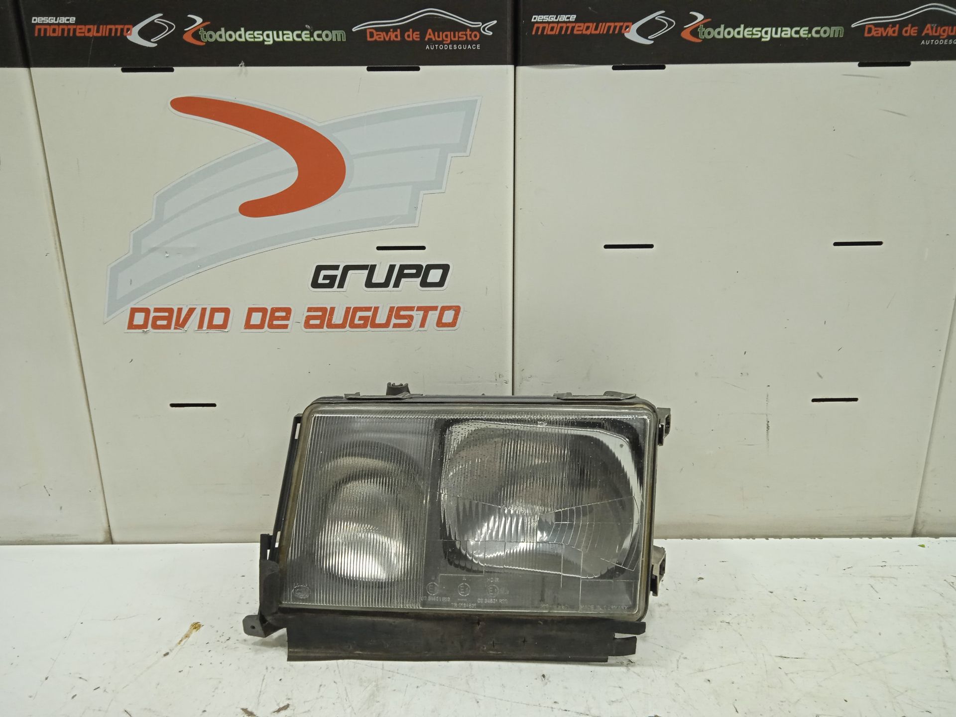 Faro izquierdo mercedes-benz clase 124 (bm 124) berlina e 260 (124.026)