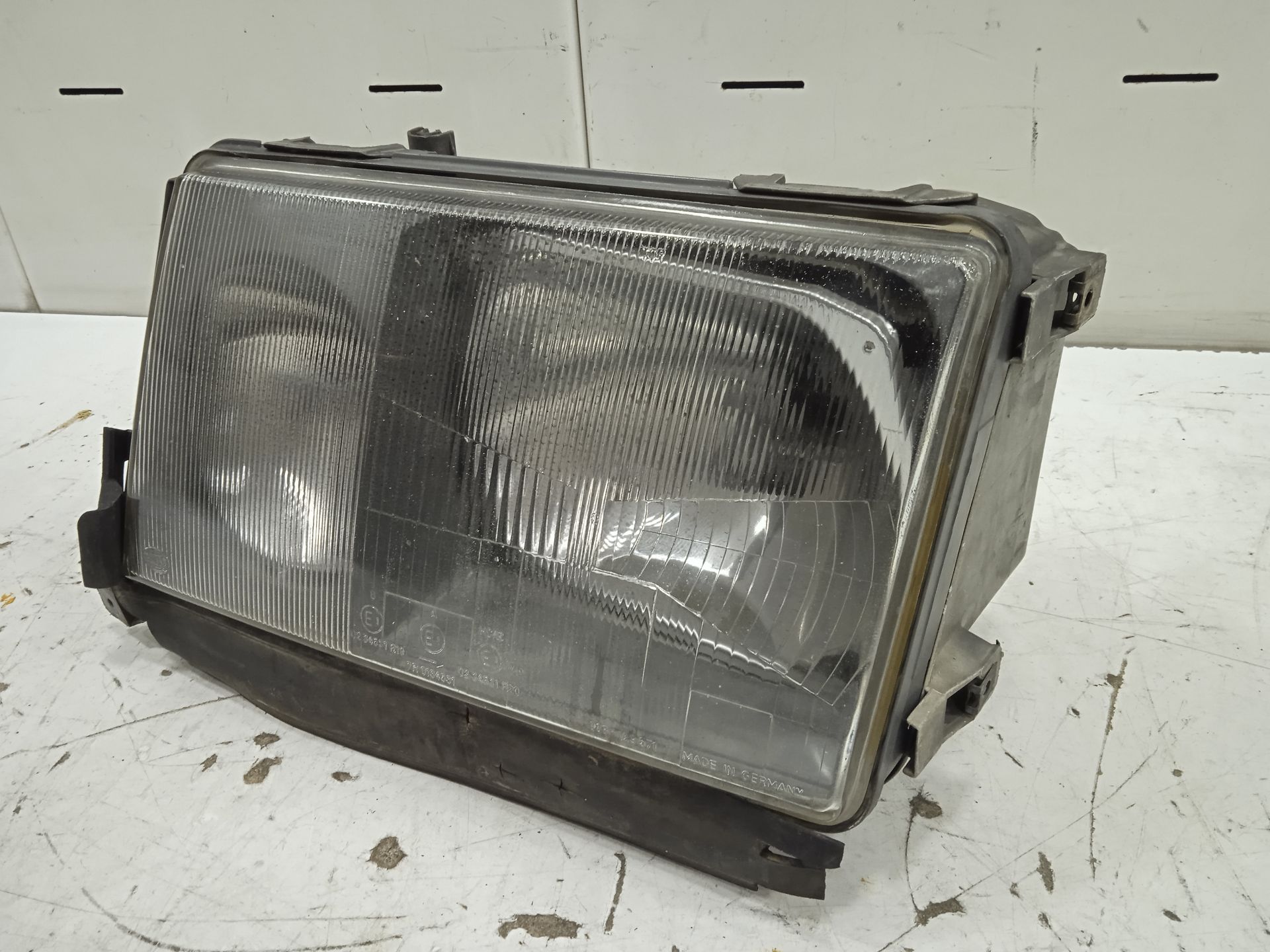 Faro izquierdo mercedes-benz clase 124 (bm 124) berlina e 260 (124.026)