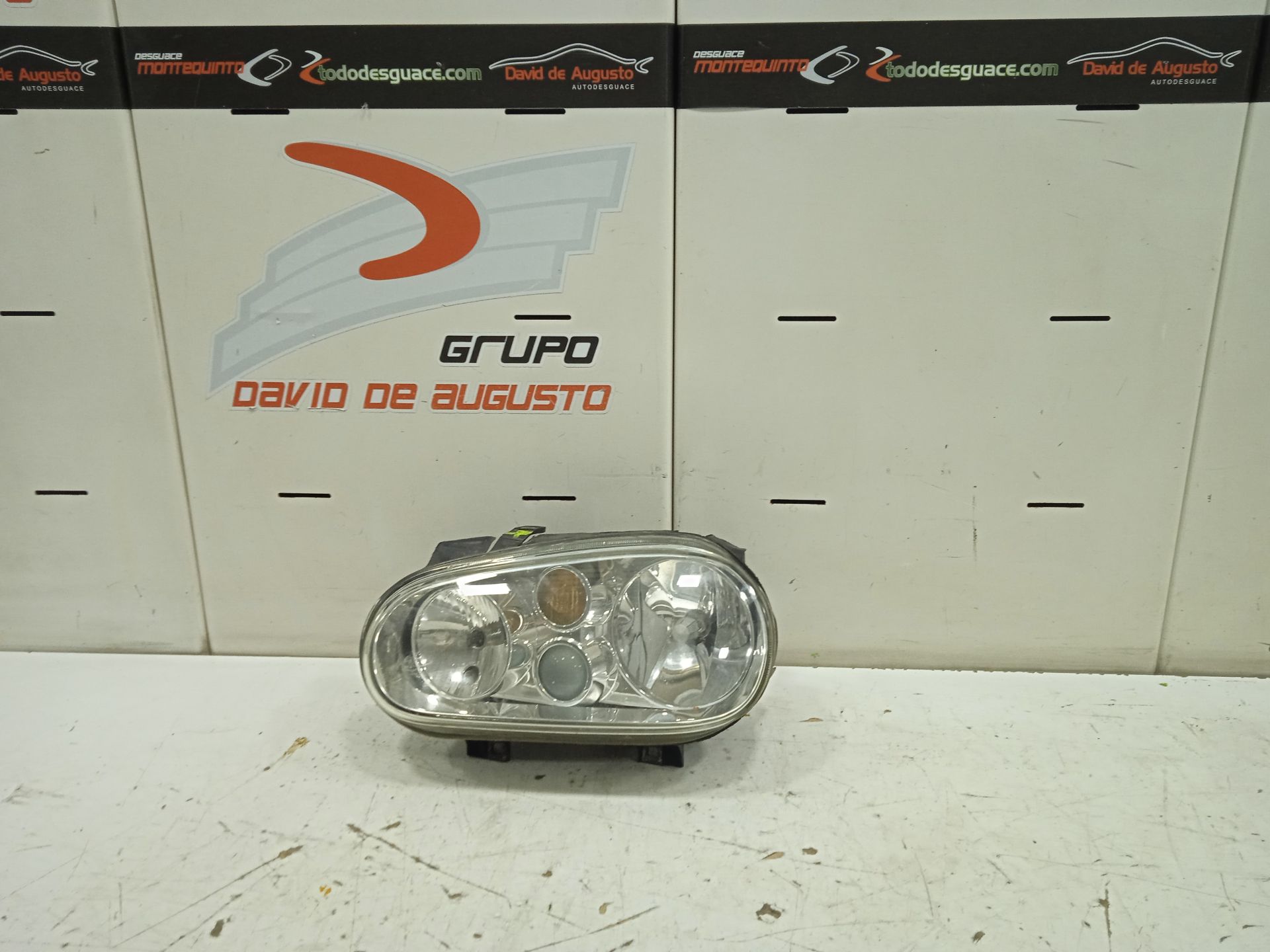 Faro izquierdo básico