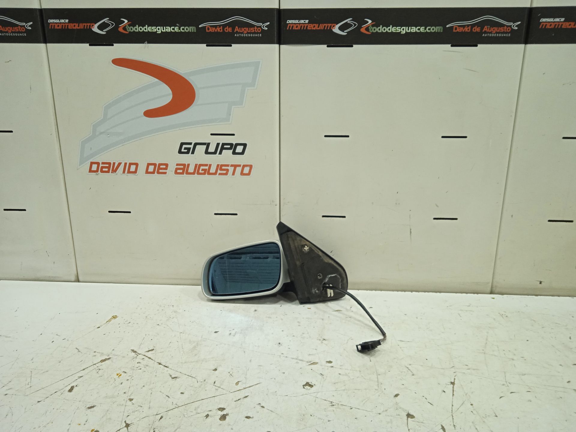Retrovisor izquierdo básico