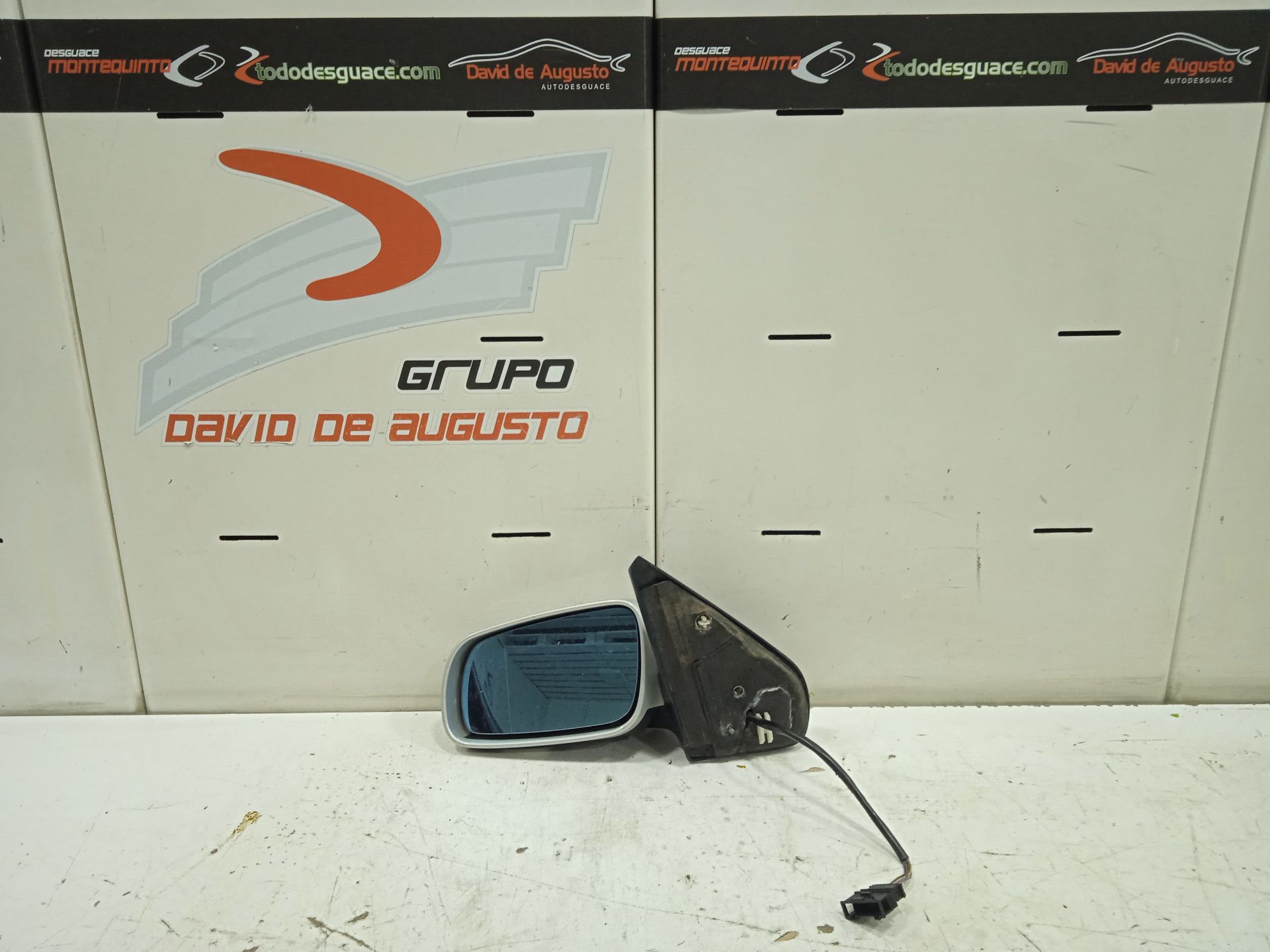 Retrovisor izquierdo básico
