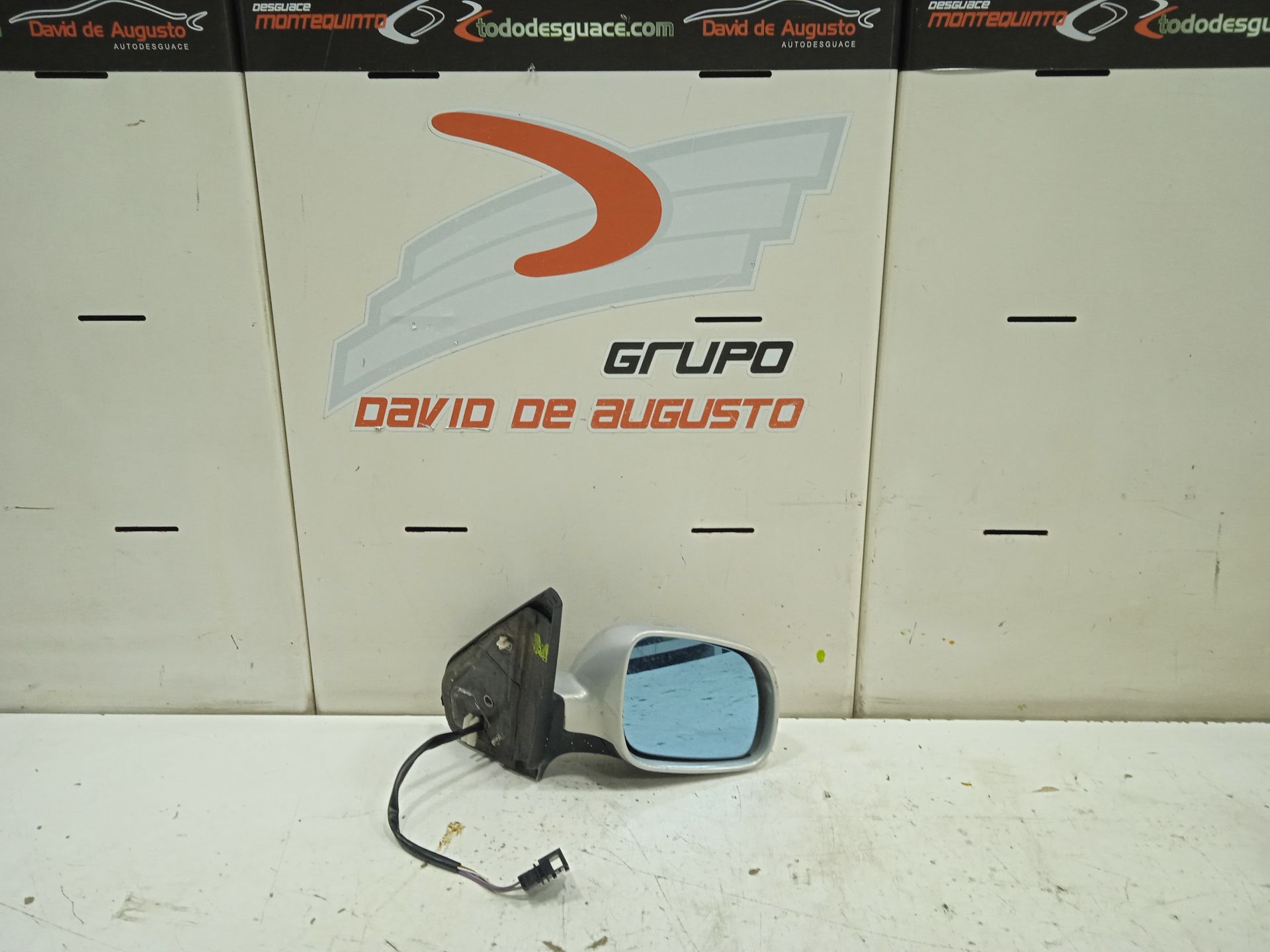 Retrovisor derecho básico