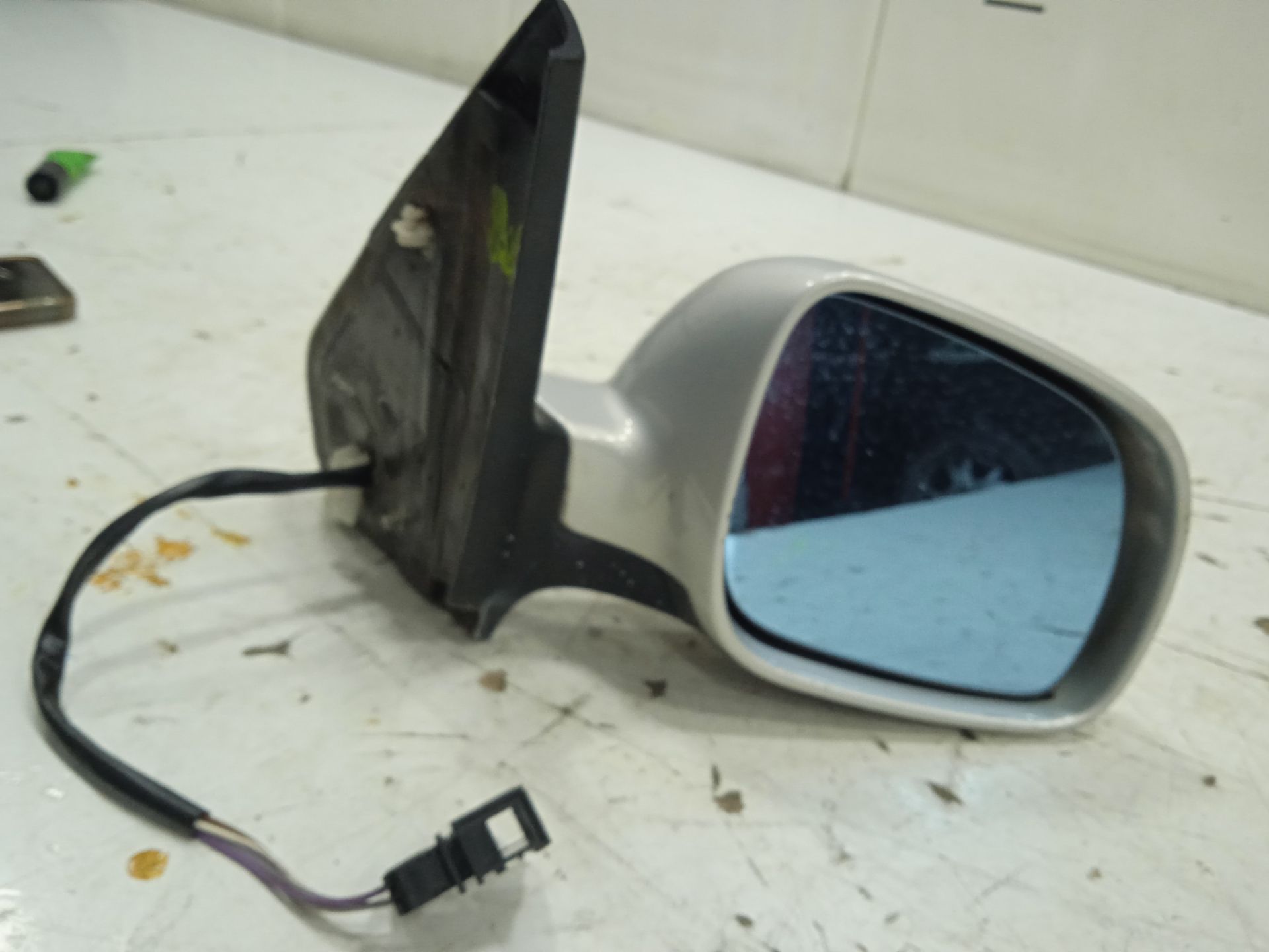 Retrovisor derecho básico