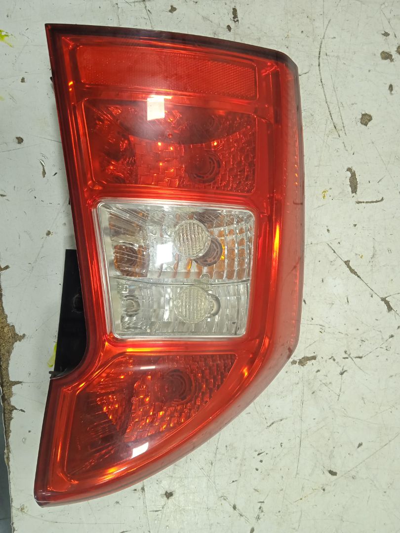 Piloto trasero izquierdo kia carens (un) concept