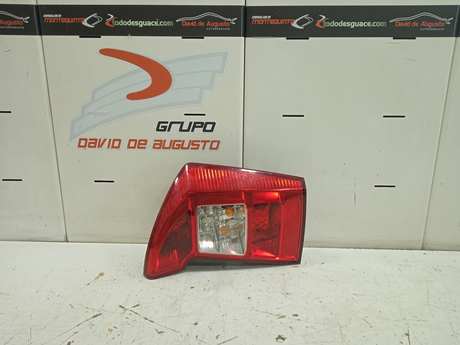 Piloto trasero derecho kia carens (un) concept