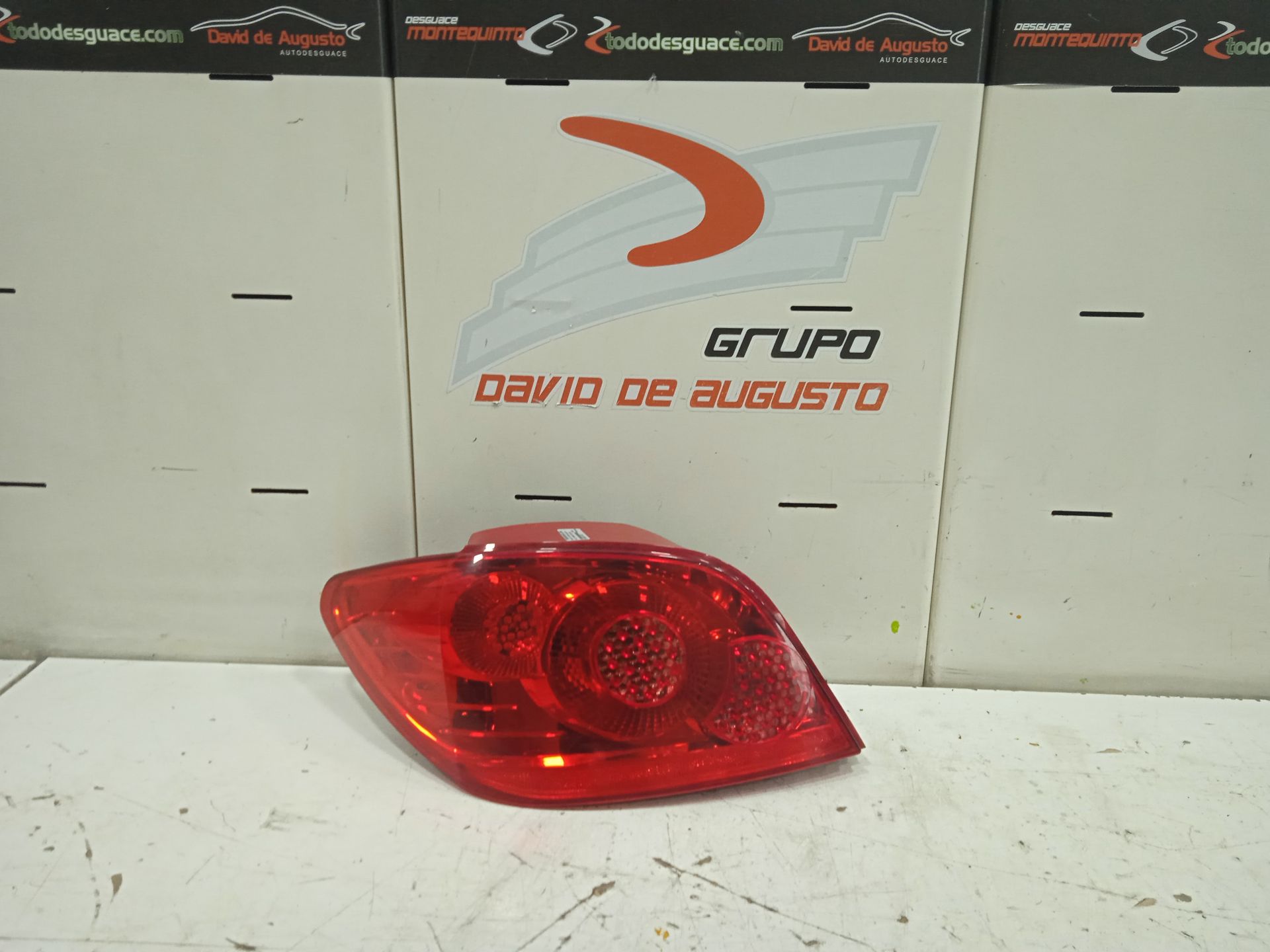 Piloto trasero izquierdo peugeot 307 berlina (s2) xs +