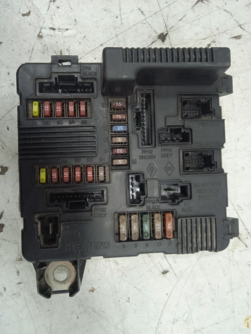 Caja reles / fusibles renault clio iii confort dynamique