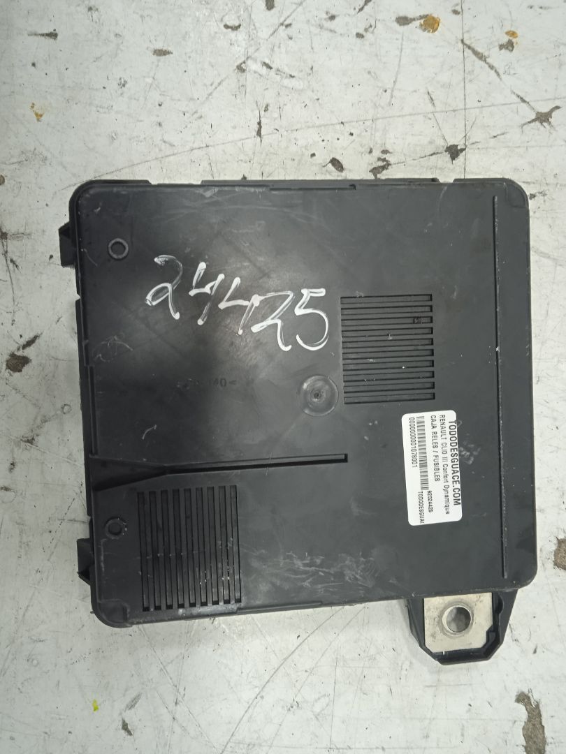 Caja reles / fusibles renault clio iii confort dynamique