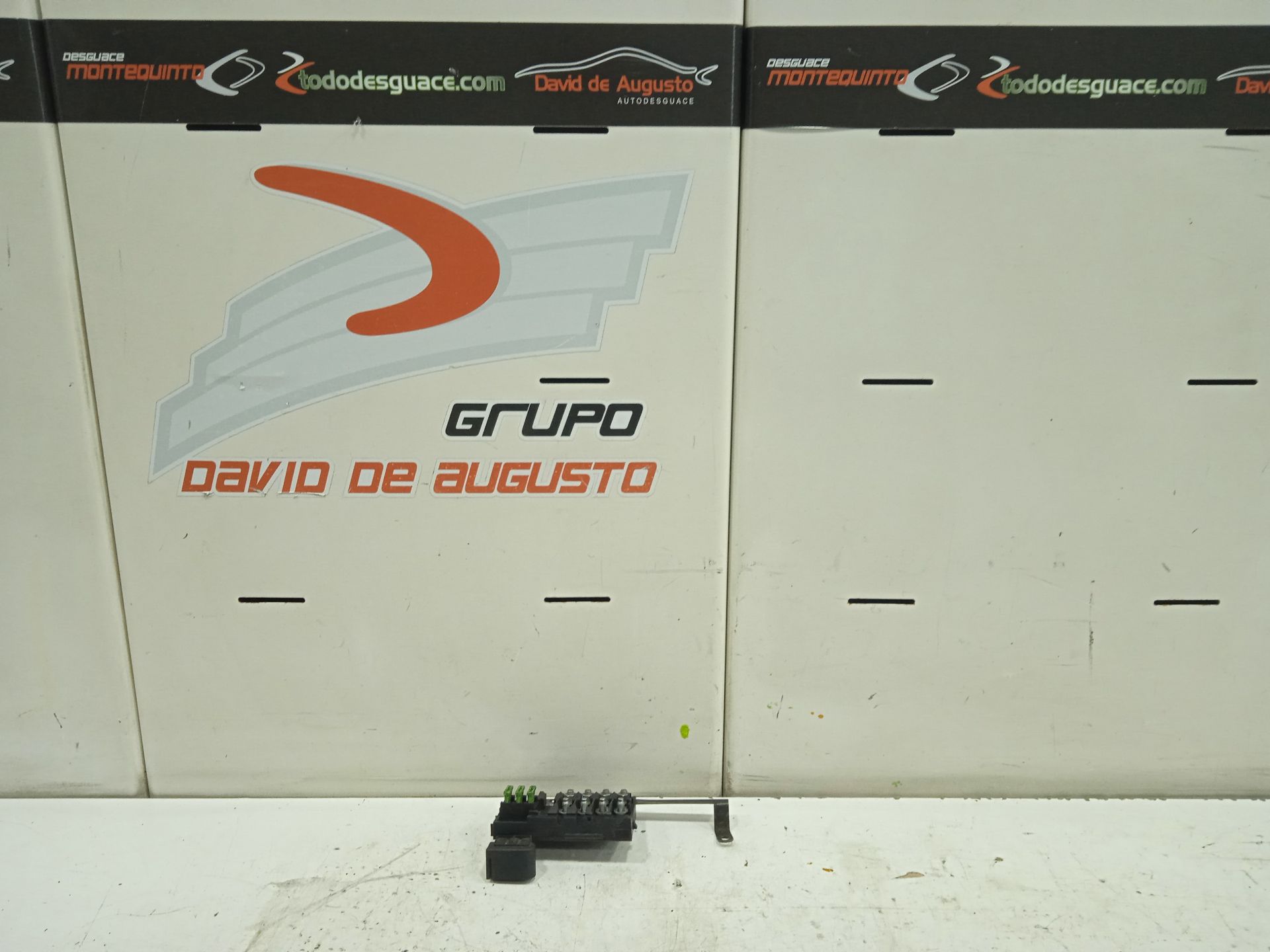 Caja reles / fusibles básico
