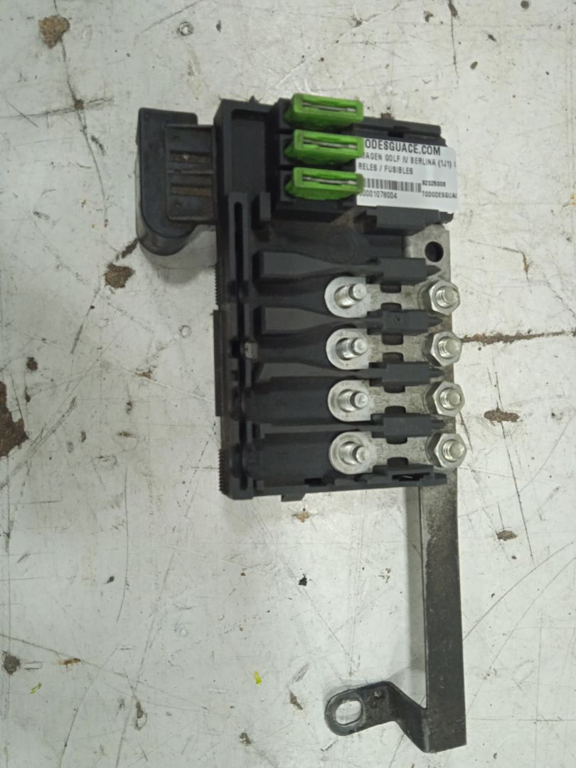 Caja reles / fusibles básico