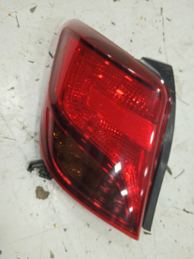 Piloto trasero izquierdo toyota yaris (p13) hybrid feel!