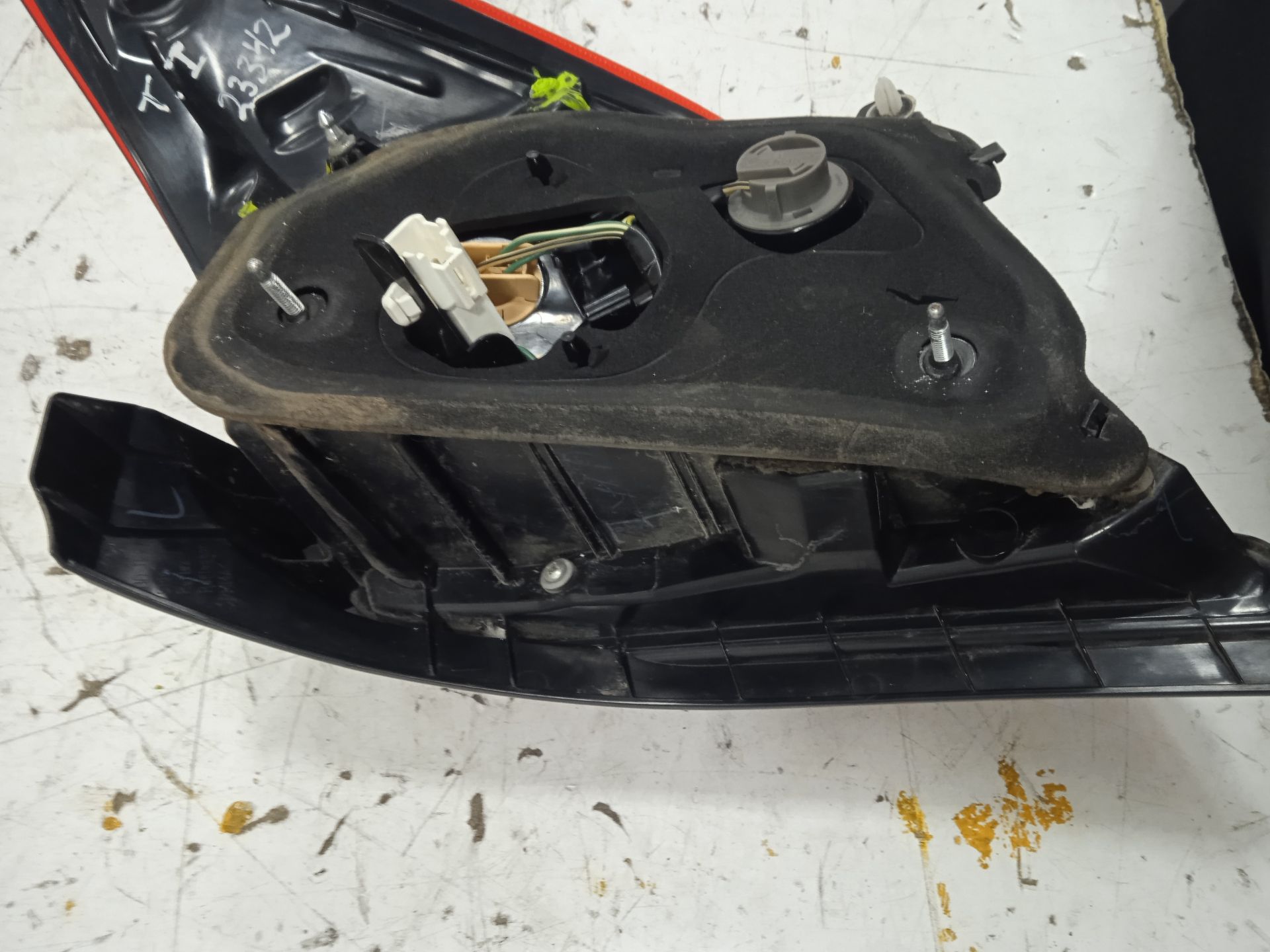 Piloto trasero izquierdo toyota yaris (p13) hybrid feel!