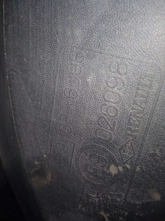 Retrovisor derecho renault  no identificado