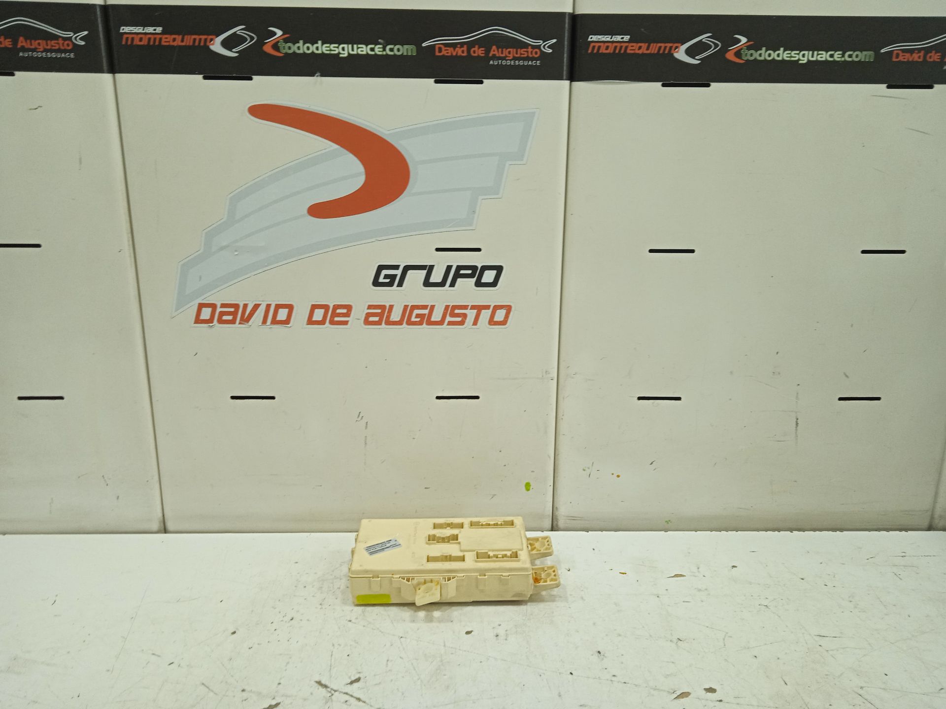 Caja reles / fusibles   no identificado
