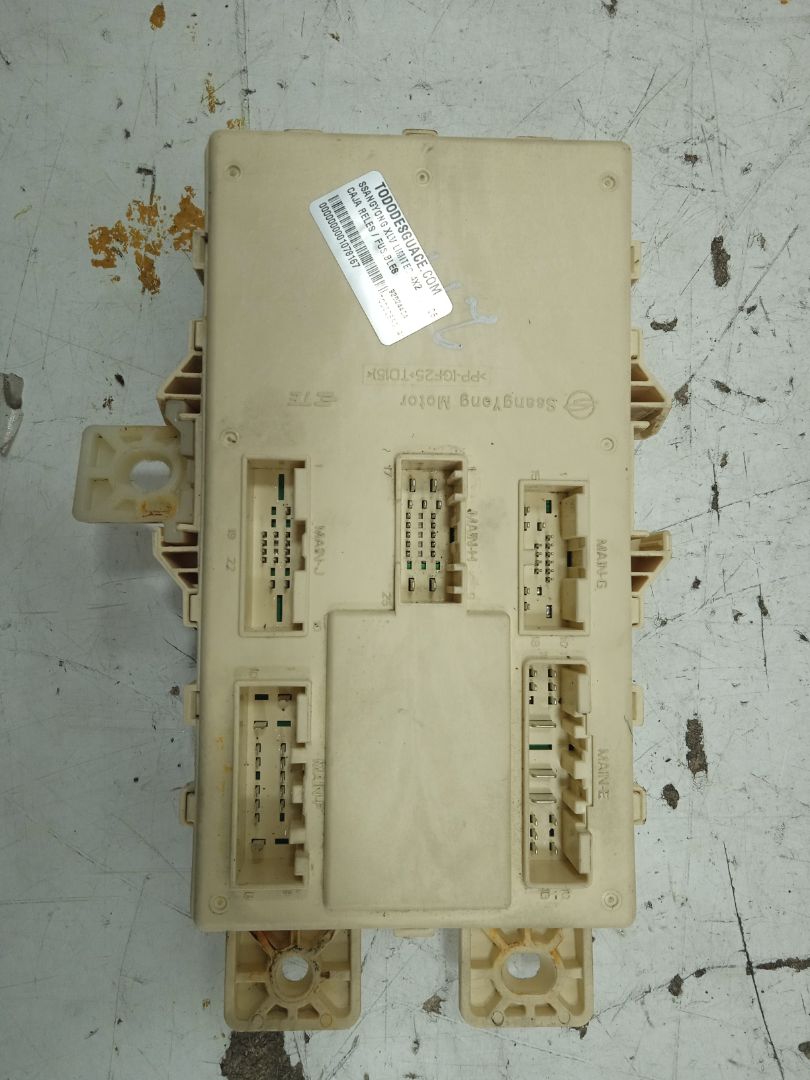 Caja reles / fusibles   no identificado