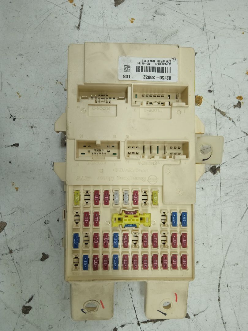 Caja reles / fusibles   no identificado
