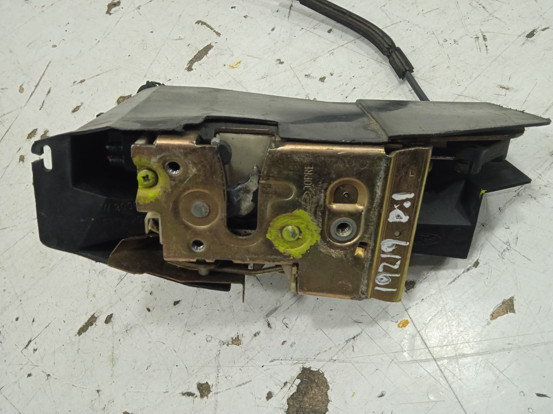 Cerradura puerta delantera izquierda ford escort berl.turnier atlanta berlina