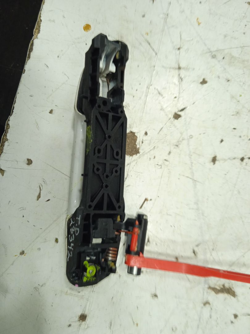 Maneta exterior trasera derecha toyota yaris (p13) hybrid feel!