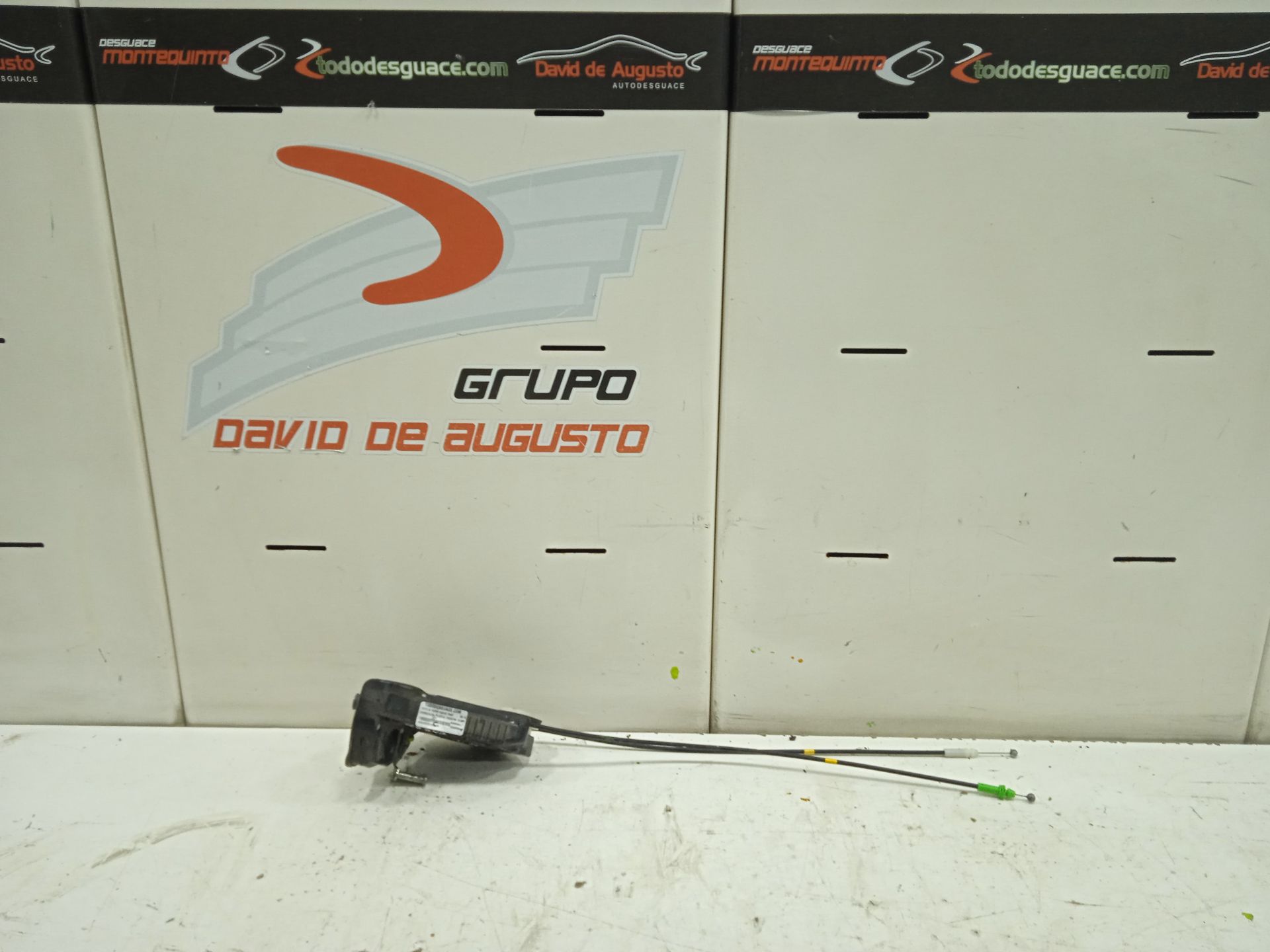 Cerradura puerta trasera derecha toyota yaris (p13) hybrid feel!