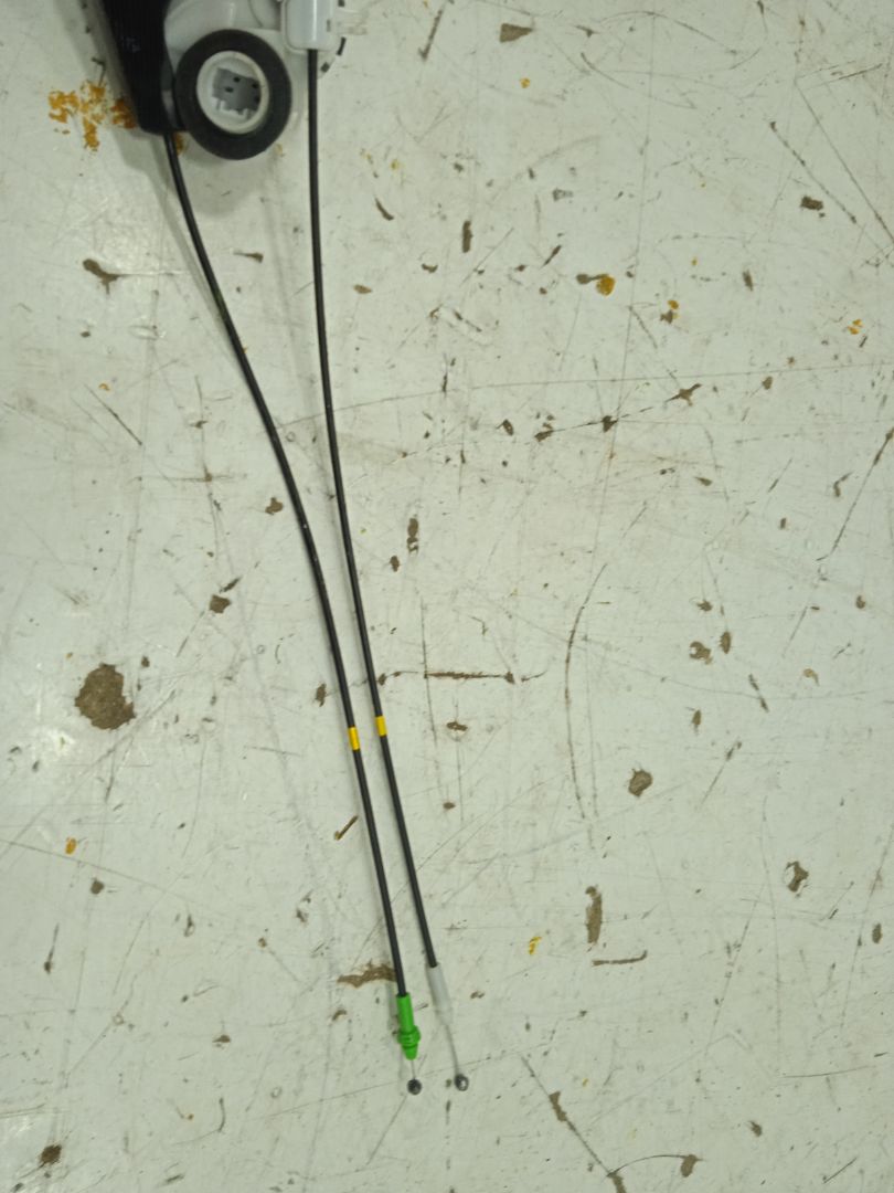 Cerradura puerta trasera derecha toyota yaris (p13) hybrid feel!