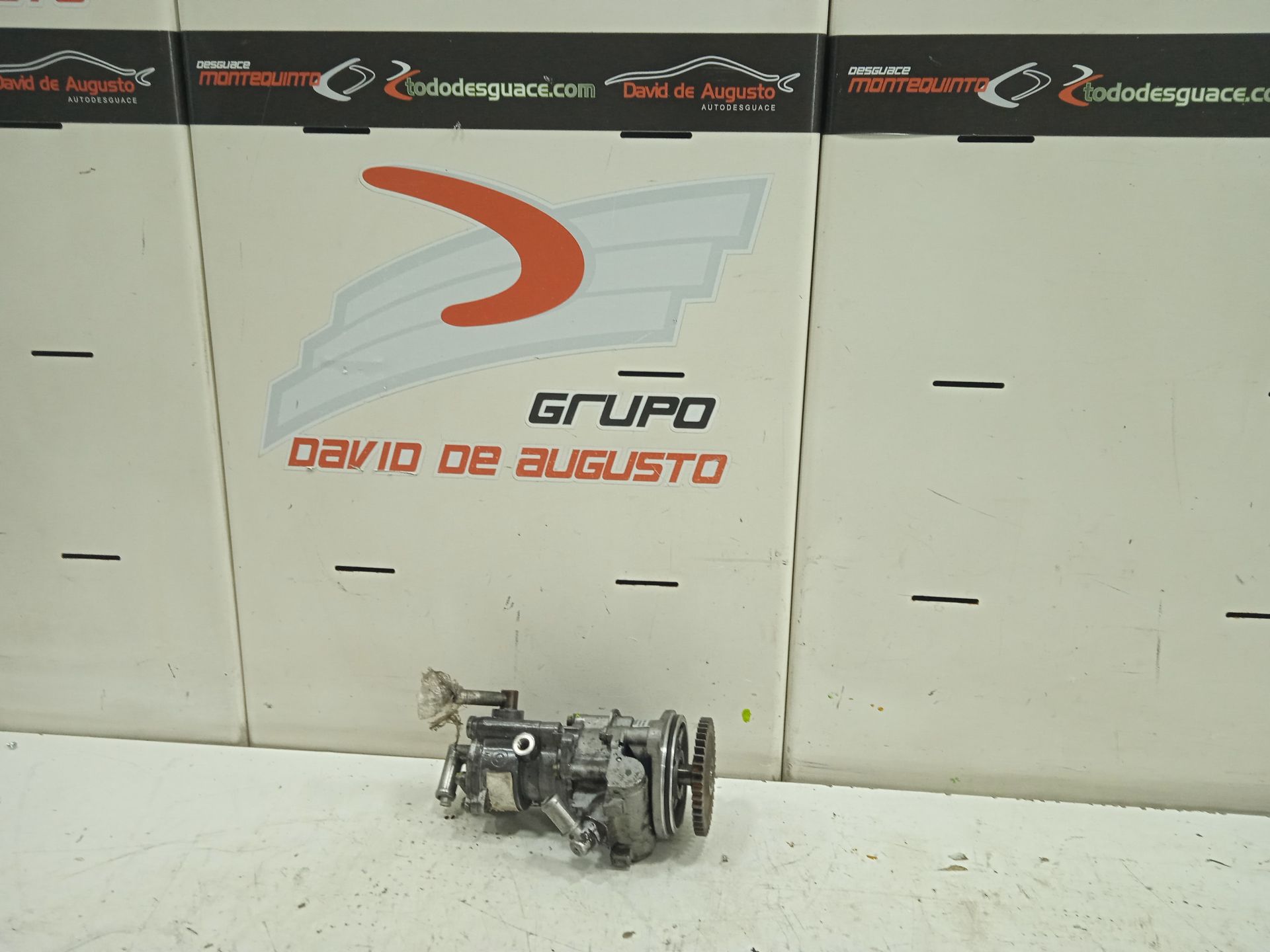 Bomba direccion lt  46  caja cerrada