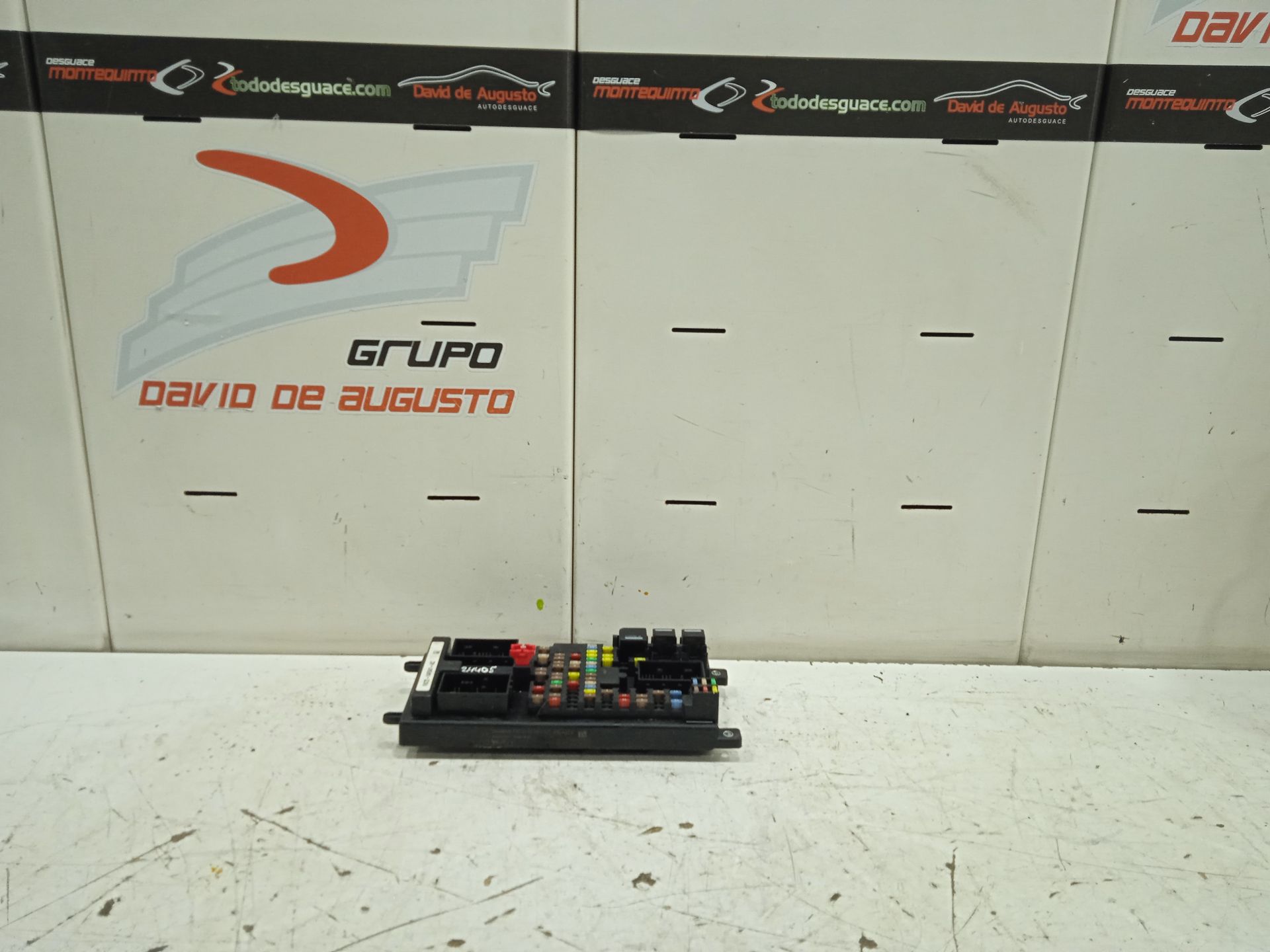 Caja reles / fusibles land rover discovery sport se