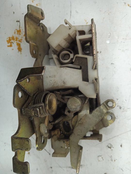 Cerradura puerta delantera derecha mercedes-benz axor 2 cr 2-ejes 18 t bm 944 95024 (2004) 1843  4x2   om 457 la l (largo