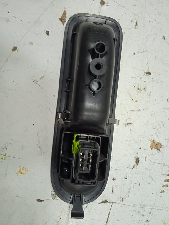Mando elevalunas delantero derecho renault clio iii authentique
