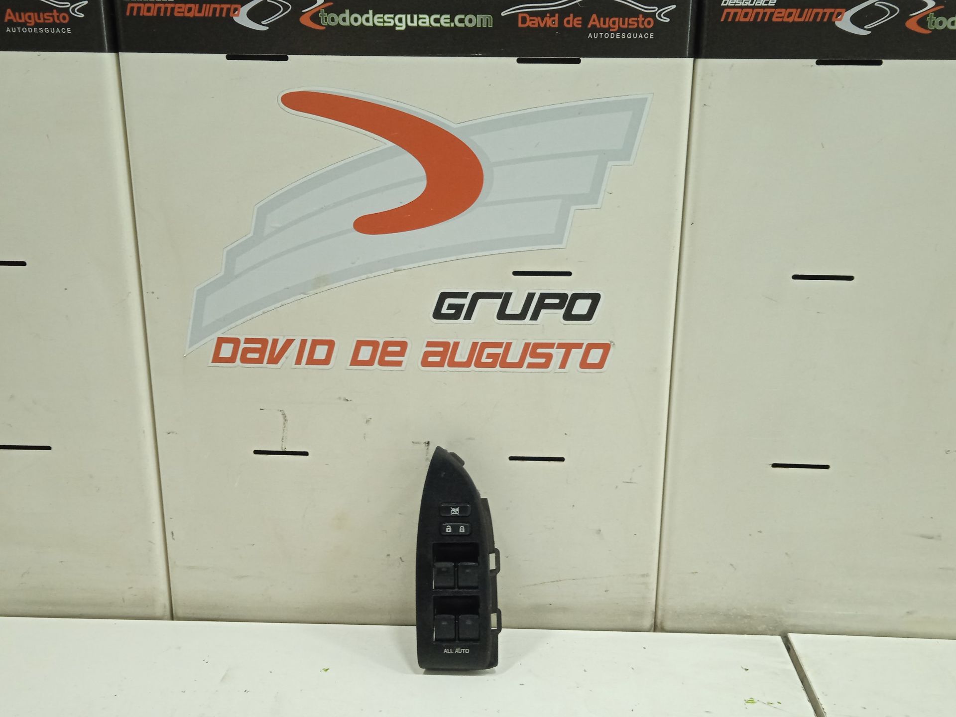 Mando elevalunas delantero izquierdo toyota prius (zvw30) 